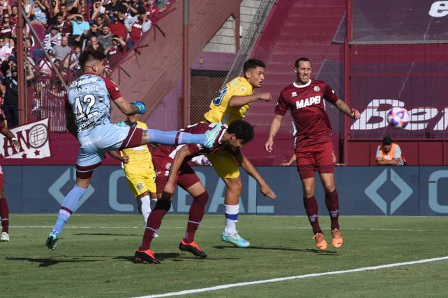 Central no apareció en la cancha de Lanús y regaló el invicto con un 3-0 inapelable