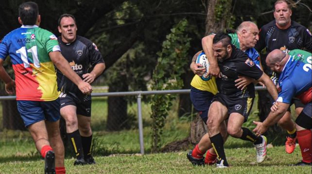 Viejos son los trapos. Jovatos Rugby se despachó con una gran organización para seguir jugando. Los veteranos deportistas no son solo los del fútbol.
