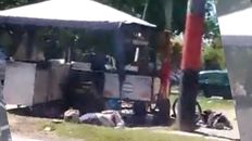Padre e hijo atendían un puesto de choripanes en Provincias Unidas y Amenábar. Padre e hijo atendían un puesto de choripanes en Provincias Unidas y Amenábar.