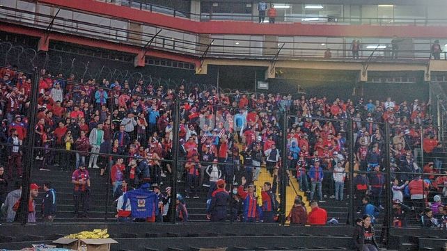 Gestos discriminatorios a hinchas de Cerro Porteño en Colón