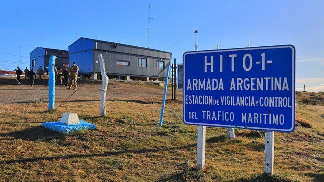 La Armada instaló paneles solares en Tierra del Fuego, se pasó del límite y generó controversias con Chile La Armada instaló paneles solares en Tierra del Fuego, se pasó del límite y generó controversias con Chile