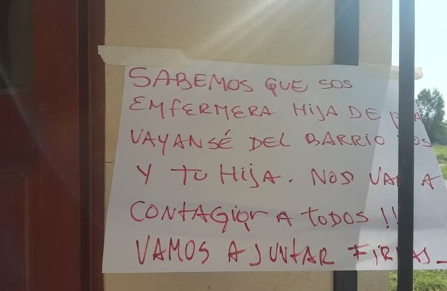 Una enfermera de Santo Tomé amenazada por sus vecinos dejó su casa