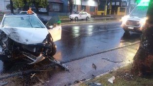 Concordia: un hombre falleció tras perder el control de su auto e impactar contra una palmera