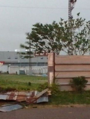 La tormenta provocó la caída de un tapial del club Peñarol en Paraná