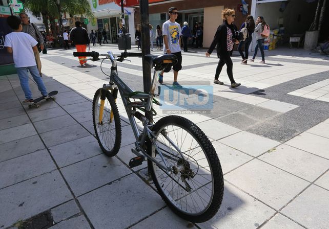 En Paraná los trabajadores del comercio necesitan estacionamientos de bicicletas