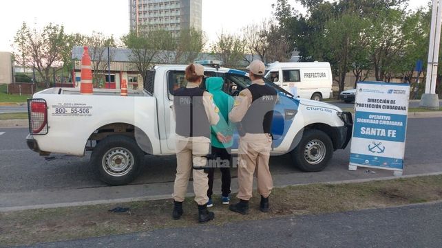 Los jóvenes fueron detenidos luego de escapar al control debajo del Puente Oroño