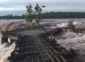 El Parque Nacional Iguazú debió cerrar por la crecida de los ríos Iguazú y Uruguay