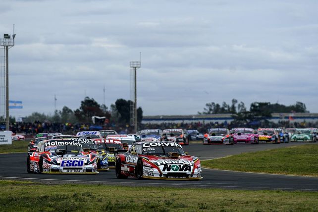 Urcera dominó casi toda la final del TC en San Nicolás. El rionegrino hizo un carrerón.