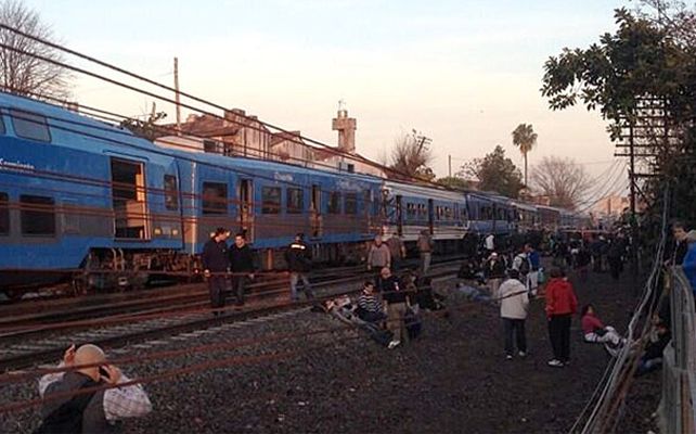 El choque de trenes provocó decenas de heridos y varios muertos.
