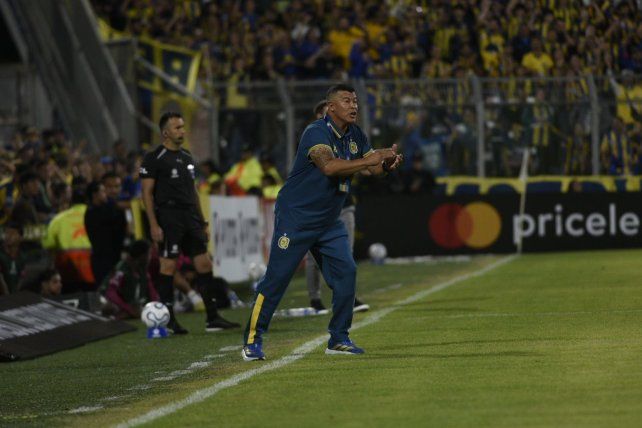 Jorge Almirón guardó mucho en el último partido y por eso se viene un Central con muchos cambios.