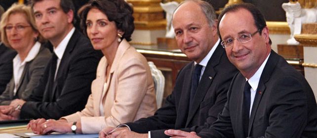 En un gesto de austeridad, Hollande y su gabinete se bajaron los sueldos