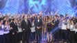Marcelo Tinelli junto a sus tradicionales asistentes en el estudio Romina Yan rodeado de bailarinas.