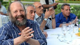 Unos doscientos italianos pobres cenaron en los jardines vaticanos