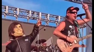 La Renga junto a un mini Javier Milei.