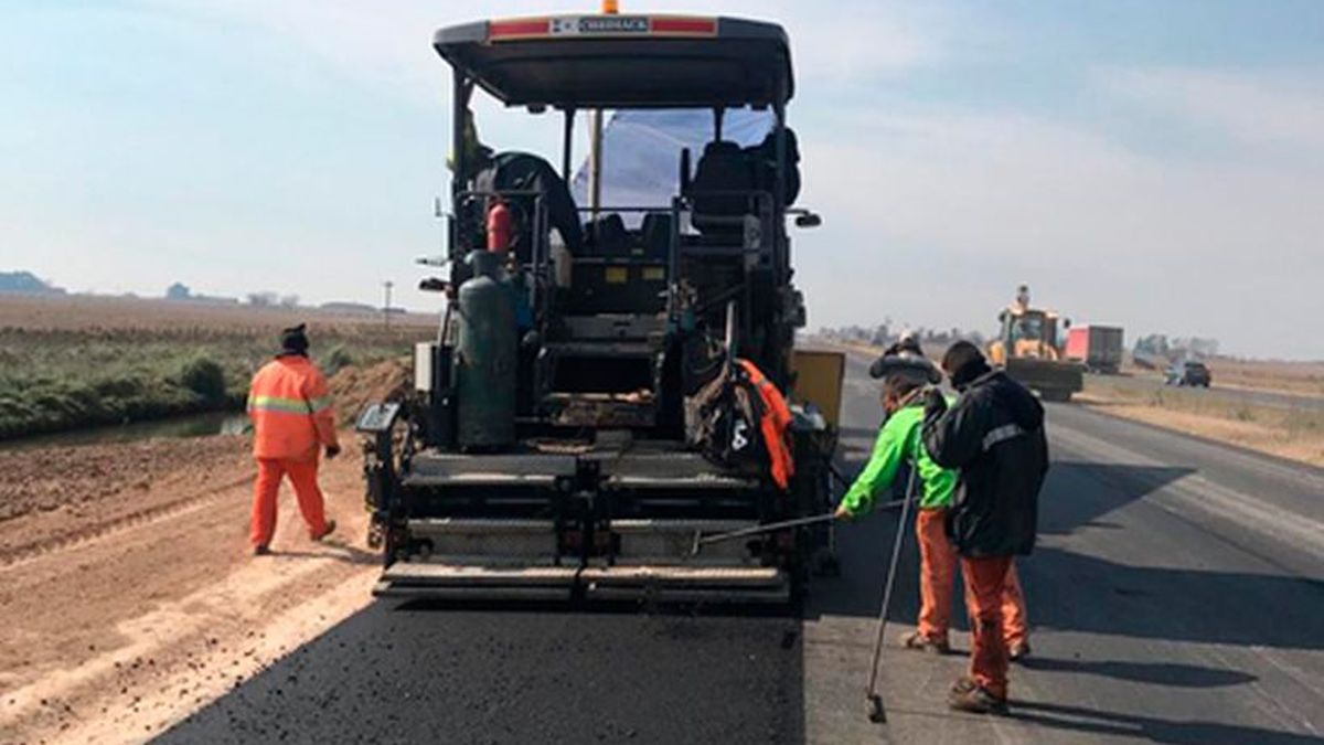 Vialidad Nacional repara la ruta 7 entre la laguna La Picasa y Rufino