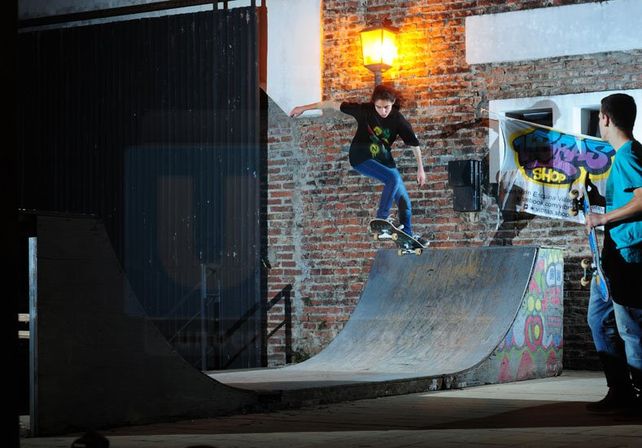Cande dropeando en el miniramp. Foto gentileza Diego Alejo San Martín. &nbsp;