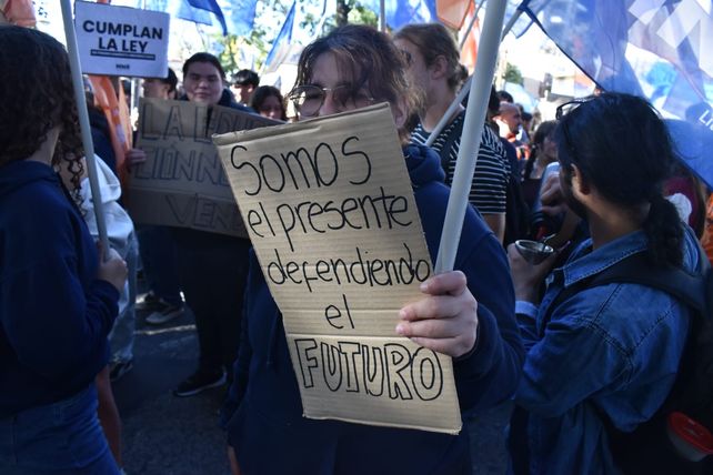 Comenzó la marcha en defensa de la universidad pública en Santa Fe