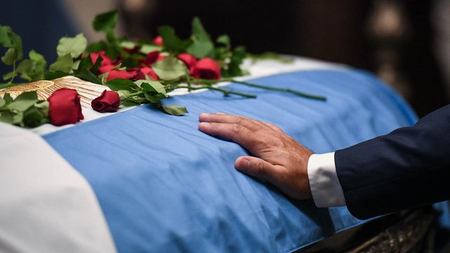 La intimidad del velatorio de Carlos Menem en imágenes