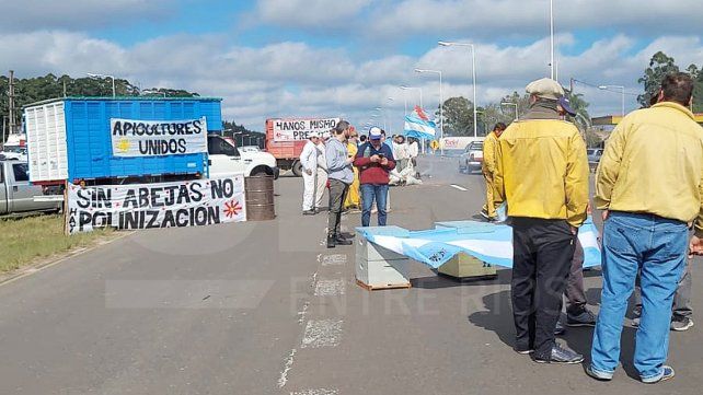 Apicultores se apostaron en la Ruta 14 para exigir actualizaciones en el valor de la miel