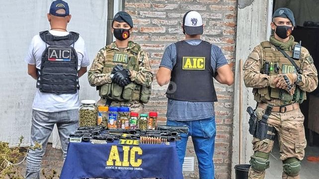 El martes en Garzón al 900 bis secuestraron 11 armas de puño que debían estar bajo custodia de la oficina de Balística.&nbsp;
