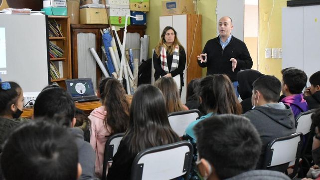 Charlas sobre grooming en escuelas de Roldán