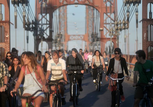 Entusiasmo. Cada vez son más los santafesinos que se animan a subirse a la bicicleta en la ciudad / Foto: Juan Manuel Baialardo - Uno Santa Fe