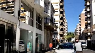 La joven fue detenida tras arrojar un televisor desde una ventana