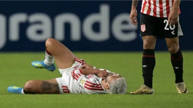 Alarma en Uruguay: De Arrascaeta se fracturó la clavícula y está con un pie afuera del Mundial