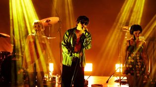 Dillom dio un show sorpresa y gratuito en La Sala de las Artes de Rosario para presentar su nuevo disco