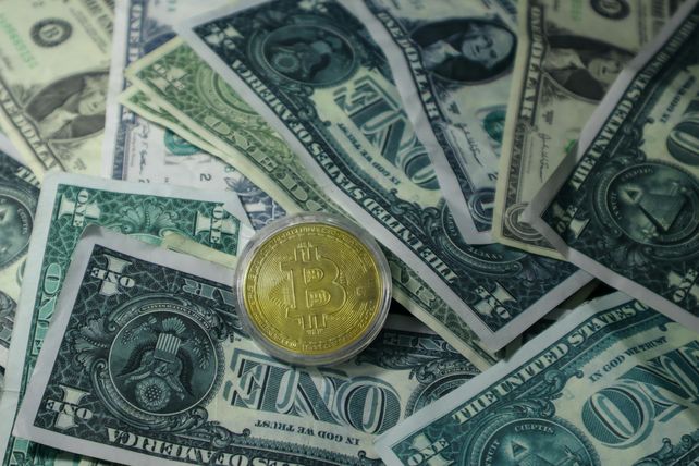 Por qué cada vez más argentinos están buscando alternativas al dólar