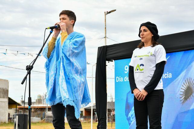 Alvear celebró el 9 de Julio con un emotivo acto en el Distrito Oeste