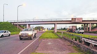 Vandalismo contra ómnibus de larga distancia en laautopista a Santa Fe