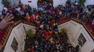 Manifestantes tomaron la residencia oficial del presidente en Colombo, Sri Lanka.