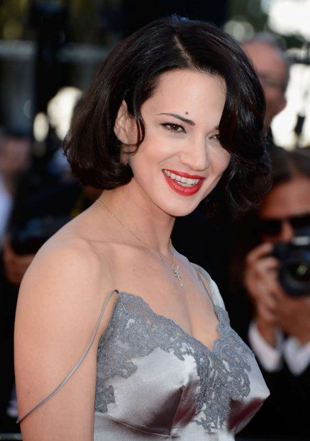 Asia Argento acusó al director estadounidense Rob Cohen, realizador de películas como “Rápido y furioso”, de drogarla y abusar sexualmente de ella en 2002 durante el rodaje del filme “Triple X”.