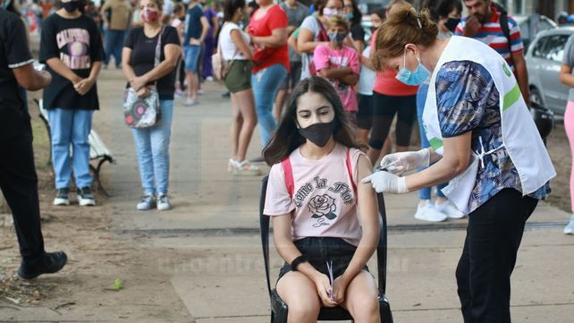 Covid: este sábado siguió la baja de contagios en el país