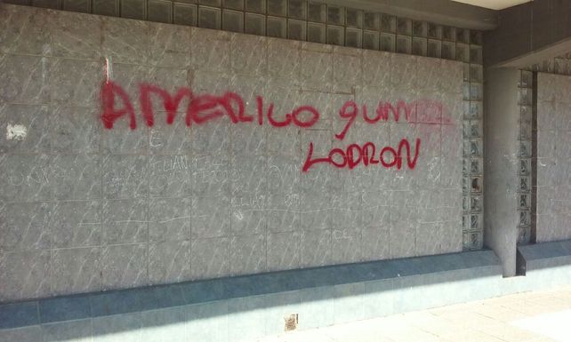 Historia sin fin. Una nueva pintada en Unión vinculada al a vida política.