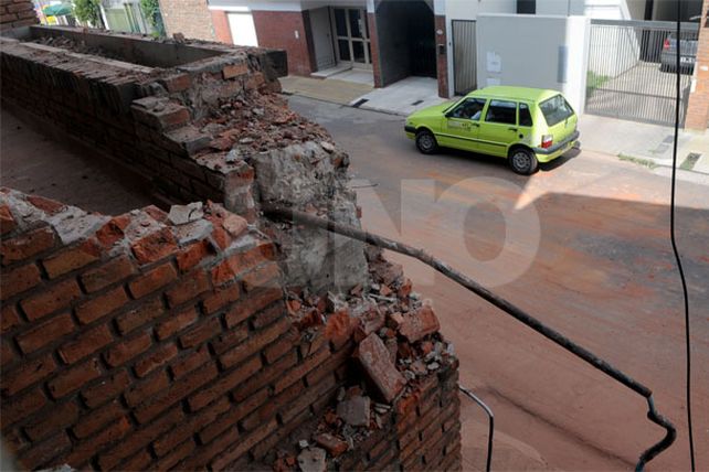 Se derrumbó parte de la estructura de un edificio del sur de la ciudad