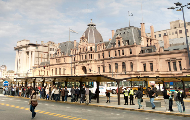 Se fue sin pagar de una pizzería, lo agarró la policía y, tras una discusión, sufrió un infarto y murió