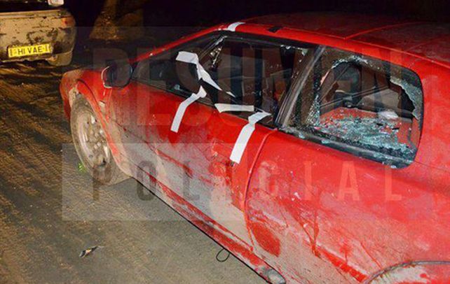 Ushuaia. Los ingleses fueron corridos por ex combatientes y vecinos fueguinos y tuvieron que abandonar sus autos.