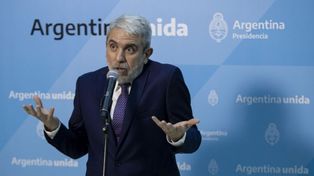 El ministro Aníbal Fernández se reunió con Cristina en su despacho en el Senado