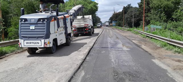 El fresado y la colocación de concreto asfáltico permitió recuperar tramos severamente dañados. Durante esta semana las cuadrillas trabajarán en Puerto San Martín