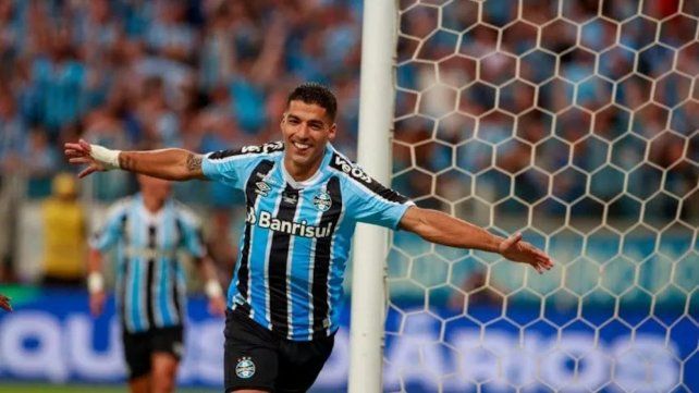 Suárez juega en Gremio de Puerto Alegre.