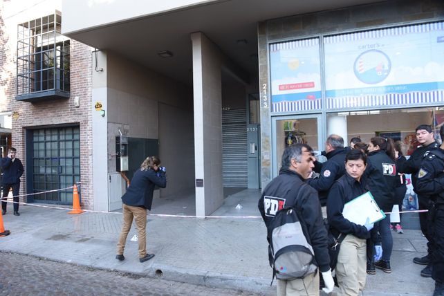 Conmoción y misterio en el asesinato a puñaladas de un joven en Zeballos al 2100