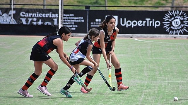 Las categorías infantiles de hockey jugaron en el CAE&nbsp;