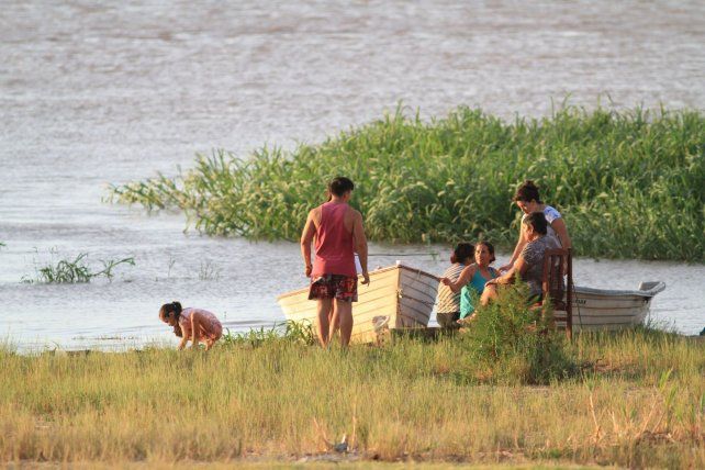 Se hará una capacitación de natación a jóvenes y adultos de puerto Sánchez y entregarán 50 chalecos salvavidas para las embarcaciones