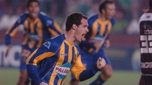 Leonardo Borzani grita con alma y vida el gol del triunfo allá por agosto de 2006. El primero lo había anotado Marco Ruben.