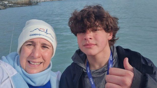 Copa del Mundo: madre e hijo de Villaguay brillaron en aguas gélidas.