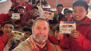 La historia del cura que dice haber recibido un mensaje de Francisco ante su tumba