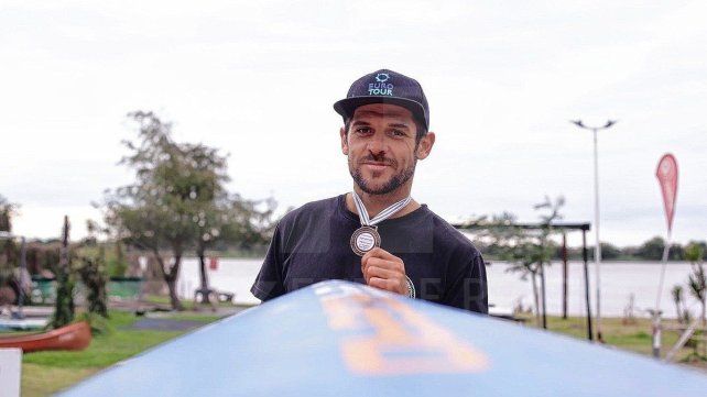 El paranaense Francisco Giusti se consagró campeón mundial de SUP en Abu Dhabi.