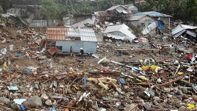 La tormenta tropical Megi azotó Filipinas provocando alud